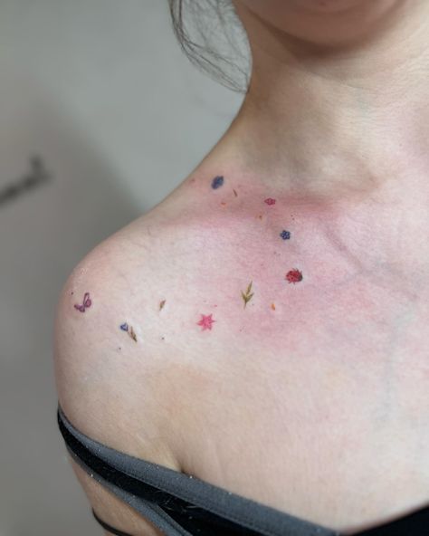 Subtle colours looks adorable 🥰�🤍 #tattoouk #delicatetattoo #finelinetattoo #tattooartistuk #floraltattoo #bothanicaltattoo Tattoo Uk, Delicate Tattoo, Line Tattoo, Fine Line Tattoos, Line Tattoos, Color Lines, Tattoo Artists, Art Tattoo, Tattoos