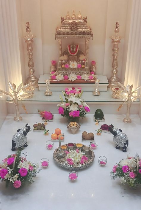 Satya Narayana Pooja Decoration, Laxmi Puja Decoration At Home, Pooja Decoration At Home, Varalakshmi Pooja Decoration, Indian Room Decor, Janmashtami Decoration, Diwali Decorations At Home, Housewarming Decorations, Temple Decor