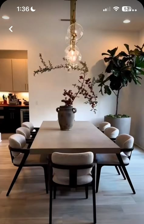 Hallway Dining Room Ideas, Dining Table Grey Floor, Morbylanga Dining Table, Dining Area Decor Ideas, Dining Table Design Modern Luxury, Minimalism Dining Room, Aesthetic Dining Room, Dining Area Decor, Dining Table Design Modern