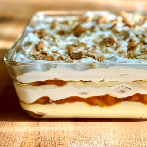 Rum Banana Pudding, Banana Rum Pudding, Boozy Banana Pudding, Boozy Deserts, Large Desserts, Rum Pudding, Rum Desserts, Rum Caramel, Banana Pudding From Scratch