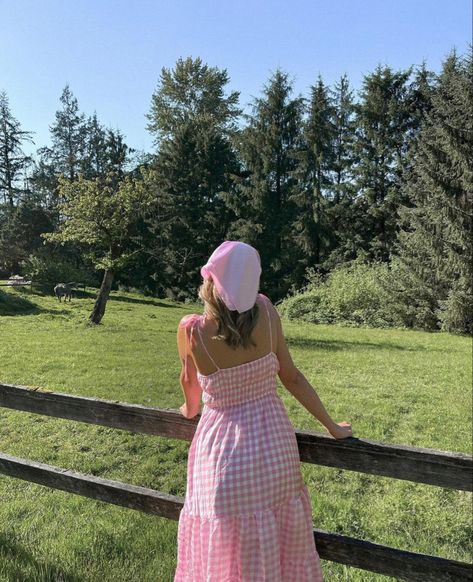 Pink Granola Girl Aesthetic, Pink Granola, Prairie Fashion, Cottagecore Princess, Country Core, Flower Season, Granola Girl Aesthetic, Spring Inspo, Cottagecore Outfits