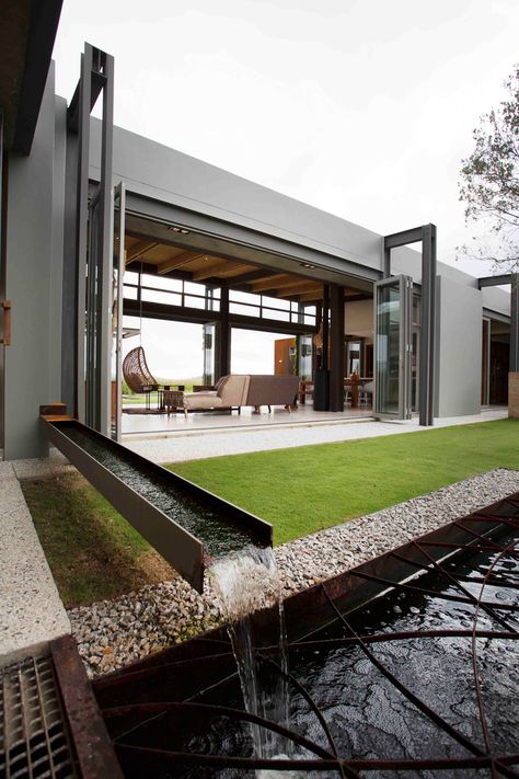 Warm in winter, cool in summer, architect Gillian Holl's house near Lanseria is sustainable, ecologically sound, and an intrinsic part of its surroundings. Design Exterior, Winter Cold, Farm Style, Water Feature, Sustainable Home, Johannesburg, Container House, Home Fashion, Building Materials