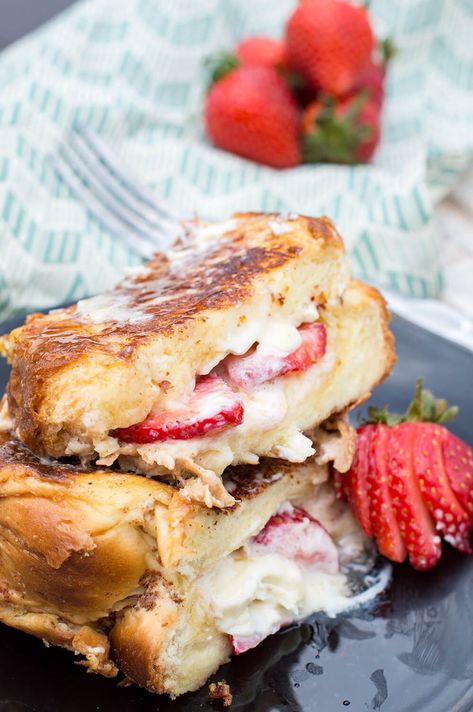 Strawberry Stuffed French Toast, Stuffed French Toast Recipe, Strawberry Mascarpone, Toast Ideas, Stuffed French Toast, Challah Bread, French Toast Easy, Mascarpone Cheese, Homemade Butter