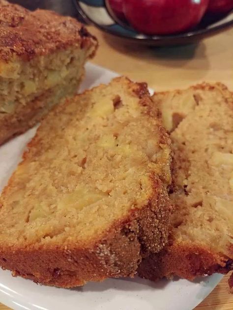 Loafs Recipes, Cinnamon Apple Bread, Apple Zucchini, Apple Loaf, Applesauce Bread, Apple Bread Recipe, Apple Cinnamon Bread, Apple Sauce Recipes, Apple Dessert Recipes