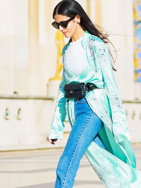 43 Street Shots of Girls in Chanel—Because Who Wouldn't Want That? via @WhoWhatWearUK How To Wear Belts, Chanel Street Style, Street Style 2016, Bags Ideas, Coat Street Style, Looks Street Style, Silk Robe, Street Style Trends, Belt Bags