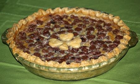 Learn how to make Irish desserts. This recipe for cherry custard pie is very popular. Use an unbaked pie shell. Spread cherries over crust and pour prepared filling over cherries. Bake for 50 to 60 minutes. Serve cold. Cherry Custard Pie Recipe, Cherry Custard Pie, Cherry Custard, Canned Cherry Pie Filling, Canned Cherry Pie, Irish Recipes Appetizers, Irish Appetizers, Cream Cheese Pie Recipes, Hamburger Steak And Gravy