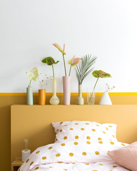 Style your interior with the Pantone color of the year 2021 Spavaca Soba, Ginger Gold, Flowers Bedroom, Light Gray Bedroom, Bedroom Painting, Dark Green Walls, Feminine Bedroom, Flower Bedroom, Romantic Room