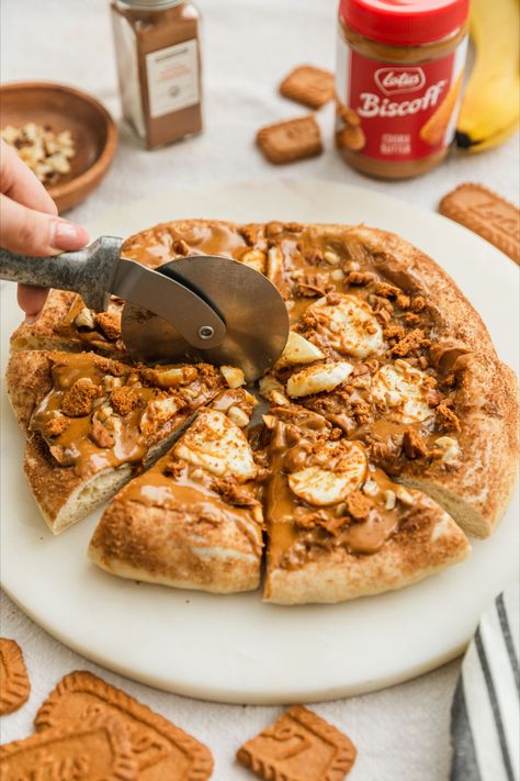 Dessert Pizza Recipe Easy, Dessert Pizza Recipe, Food Polls, Dessert Pizza Recipes, Pizza Dessert, Sliced Banana, Biscoff Cheesecake, Biscoff Cookie Butter, Eat Vegetables