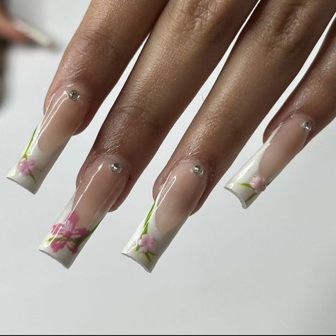 French Tip Nails With Floral Design, Dominican Nail Designs, Bougainvillea Nails, Ethereal Nails Square, No Charm Nails, Cool Nail Inspo Square, Besame Mucho Nails, Spring Nail Set Ideas, Nails With M Initial