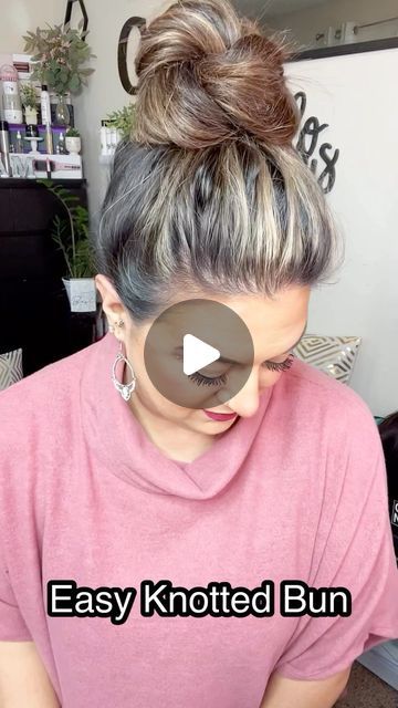 Everyday Hairstyles Updo Easy, Simple Updo For Layered Hair, Easy Bun Hairstyles Tutorials, Simple Work Updos For Medium Hair, Easy Upstyles For Long Hair, Hair Styles For Work Easy, Easy Bun For Medium Hair, How To Make A Bun, Space Buns Long Hair