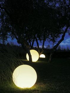 25 Beautiful DIY Outdoor Lights and Creative Lighting Design Ideas                                                                                                                                                                                 More Garden Lighting Design, Blitz Design, Outdoor Lighting Design, Diy Outdoor Lighting, Solar Landscape Lighting, Landscape Lighting Design, Solar Landscape, Diy Lampe, Light Pole