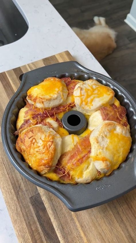 Charles Parks, Breakfast Casserole With Biscuits, Frozen Biscuits, Slow Cooker Bread, Breakfast Recipies, Breakfast Easy, Breakfast Bagel, Breakfast Casseroles, Biscuit Bread