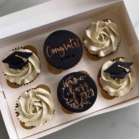 Grad Cupcakes Ideas, Masters Graduation Cake, Graduation Cupcakes 2023, Graduation Dinner Table Ideas, Grad Cupcakes, High School Graduation Party Ideas, Dessert Table Graduation, Graduation Cake Designs, Graduation Party Desserts