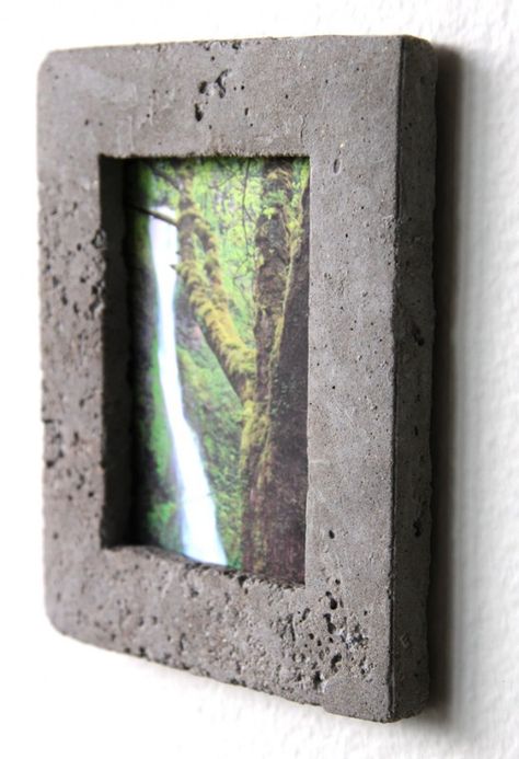 Upcycled Cereal Box Concrete Picture Frame Minimalist Diy, Diy Beton, Diy Concrete Planters, Cement Diy, Concrete Diy Projects, Cement Art, Concrete Furniture, Diy Concrete, Diy Picture Frames