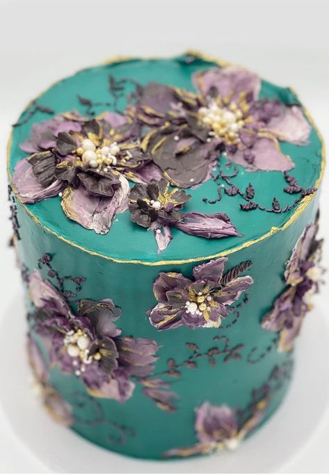 green and muted purple cake, birthday cake, cake decorating ideas, cake ideas, buttercream cake Green And Purple Cake, Purple Cake Birthday, Blue And Purple Cake, Purple Buttercream Cake, Purple Theme Cake, Cake Ideas Buttercream, Pretty Cake Ideas, Creative Pastries, Teal Cake