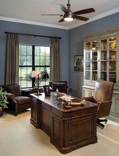 Pastors Office colors & decor idea Traditional Office Decor, Zigarren Lounges, Cheap Office Furniture, Traditional Home Office, Small Office Design, Corporate Office Design, Traditional Office, Casa Country, Luxury Office