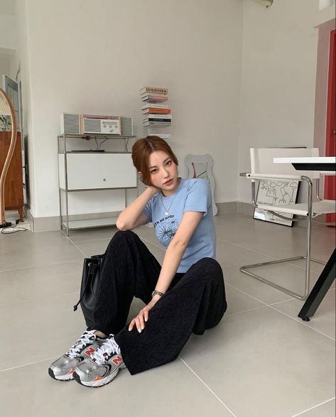 New Balance Korea, New Balance Outfit, 여름 스타일, Concept Clothing, Korean Casual Outfits, Style Korea, Causual Outfits, Korea Fashion, How To Pose