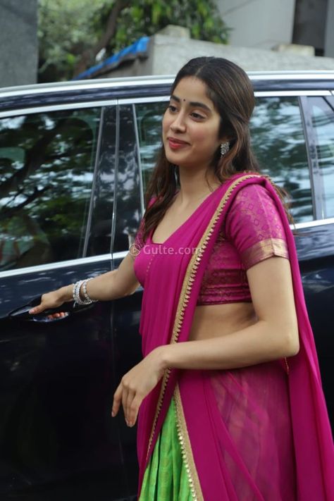 Jhanvi Kapoor Saree, Jahanvi Kapoor, Diwali Pics, Janvhi Kapoor, Diwali Photo, Janvi Kapoor, Jahnvi Kapoor, Indian Fits, Onam Outfits