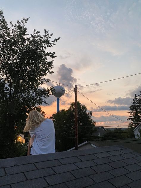 Roof Picture Ideas, Outdoor Aesthetic Photoshoot, Sitting On Roof Aesthetic, Roof Photoshoot, Christmas Tree Photoshoot, Bride Aesthetic, Tessa Bailey, Summer Teen, Chestnut Springs