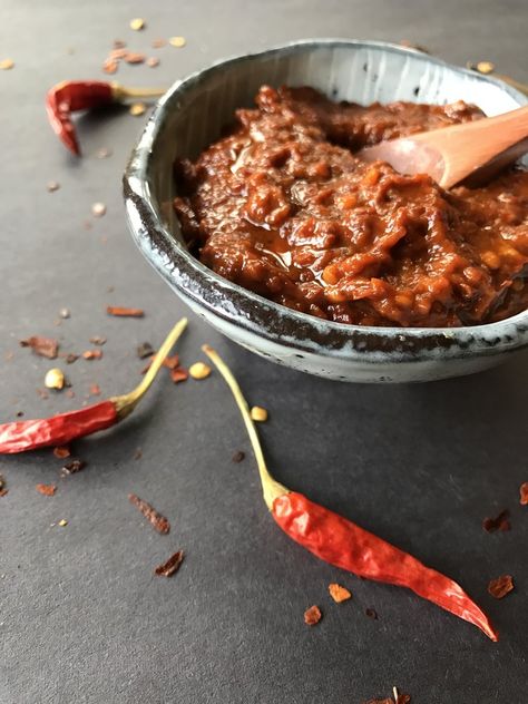 Homemade Tunisian harissa Tunisian Harissa, Harissa Recipes, Tunisian Food, Moroccan Food, Mediterranean Cuisine, Cooking For Two, Middle Eastern Recipes, World Recipes, African Food