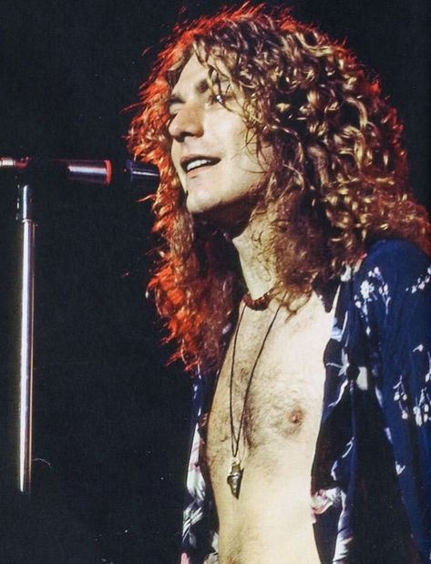 Robert Plant Hair, Robert Plant 70s, Robert Plant Wife, Robert Plant Quotes, Robert Plant Young, Plant Hair, Ropa Shabby Chic, Plant Sketches, Robert Plant Led Zeppelin