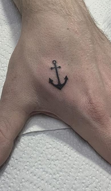 Cool Mini Tattoos For Men, Tatoo Small For Boy, Tatoo For Boys Arms, Men's Small Tattoo Hand, Mini Tatooes Idea Men, Simple Tatoo For Boys In Hand, Tatoos Men Hand Small Simple, Tattoo Ideas For Men On Wrist, Tattoo In Finger For Men