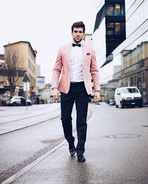 Men's wedding outfits. Pink blazer, white shirt, bow tie, dress shoes.  Visit urbanmenoutfits.com for more fashion inspiration. Pink Blazer Outfit Men, Pink Blazer Men, Blazer Men Outfit, Pink Jacket Outfit, Pink Blazer Outfit, Men's Wedding Outfit, Dapper Mens Fashion, Blazer Outfits Men, Mens Fashion Blazer