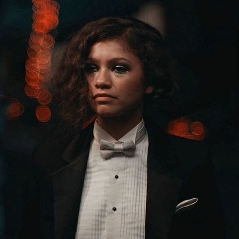 Rue Euphoria, Euphoria Clothing, Euphoria 2, Angel Halloween Costumes, Euphoria Fashion, Duo Costumes, Zendaya Outfits, Halloween Express, Zendaya Coleman