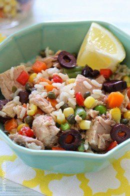 Italian tuna and brown rice salad is wonderful, easy lunch using basic pantry items such as tuna, brown rice, capers and good quality chopped olives plus some frozen mixed vegetables and fresh lemon juice. Lunch For The Week, Italian Tuna, Brown Rice Salad, Healthy Tuna, Rice Salad, Skinny Taste Recipes, Seafood Dinner, Healthy Salad, Tuna Salad