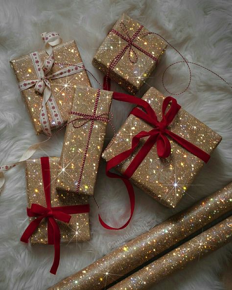 Follow me on insta Crystalartsy1. #shine#aesthetic#glitter#sparkle#gifts#shining#art#artist#gift Christmas Glitter Aesthetic, Sparkly Christmas Aesthetic, Glitter Photography Aesthetic, Glitter Christmas Aesthetic, Christmas Stocking Aesthetic, Christmas Aesthetic Gifts, Christmas Gifts Aesthetic, Aesthetic Christmas Gifts, Sparkling Aesthetic