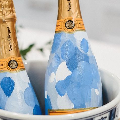 Meg | theautumngirl.com on Instagram: "Here is an easy tutorial for how to dress up a champagne bottle for a special occasion. I chose to paint some baby blues on these bottles for my friends baby shower and I love the little festive touch it adds to a party! 💙 #paintedchampagnebottle #paintedbubbly #paintingtutorial #paintingreels #artreels #babyshowergift #babygift" Painted Champagne Bottle, Personalized Champagne Bottles, Painting Bottles, Moms Night, Painted Bottles, Champagne Gift, Bottle Ideas, Bottle Diy, Painted Bottle