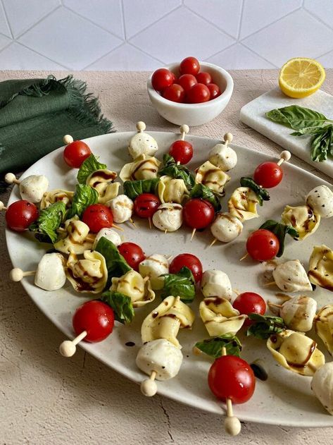 Tomatoe Mozz Basil Skewers, Tortellini Caprese Skewers, Cold Summer Appetizers, Caprese Tortellini, Honey Kitchen, Caprese Salad Skewers, Tortellini Skewers, Cheesy Tortellini, Caprese Bites