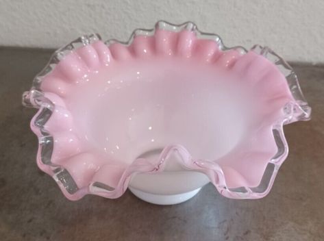 Fenton Pink White & Clear Glass Ruffled Bowl 7.3" Vintage Vintage Pink Plates, Pink Fruit Bowl, Vintage Pink Kitchen, Webcore Aesthetic, Ceramic Cafe, Pink Dishes, Glam Pad, Pink Plates, Girly Decor