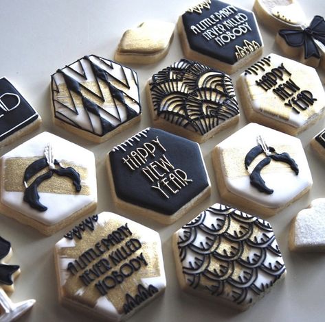 Gatsby Cookies, Chanel Cookies, Gold Cookies, Idol Life, Wide Photo, Paris Chanel, Decorative Cookies, Making Cookies, Spice Gift