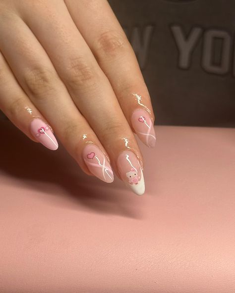 Another hello kitty valentines set!!!!!💕 Hello Kitty Nails Acrylic Almond, Hello Kitty Nails No Charms, Cute Nail Inspo Simple, Hello Kitty Sticker Nails, Almond Hello Kitty Nails, Hello Kitty Nails Simple, Hello Kitty Nails Almond, Hello Kitty Almond Nails, Hello Kitty Gel Nails