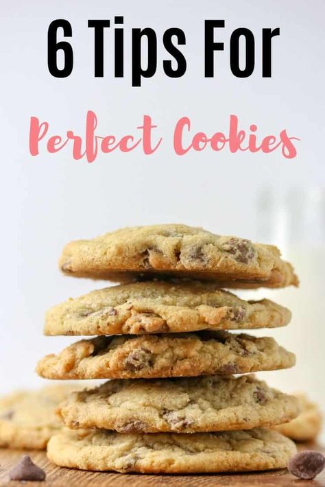 6 Tips To Bake Perfect Chocolate Chip Cookies Caramel Cookies Recipes, Baking Chocolate Chip Cookies, Perfect Cookies, Classic Cookies Recipes, Cookie Hacks, Perfect Chocolate Chip Cookies, Festive Cookies, Cooking Chocolate, Best Sugar Cookies