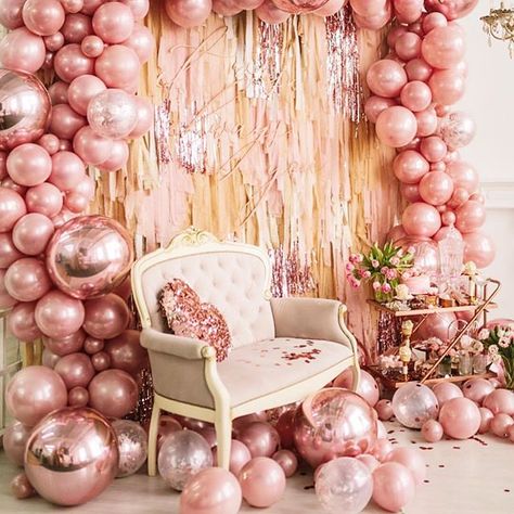 Loving this rose gold photo backdrop Decor Photobooth, Hiasan Perkahwinan, حفل توديع العزوبية, Streamer Backdrop, Kartu Valentine, Gold Birthday Party, Rose Gold Party, Birthday Balloon Decorations, 18th Birthday Party