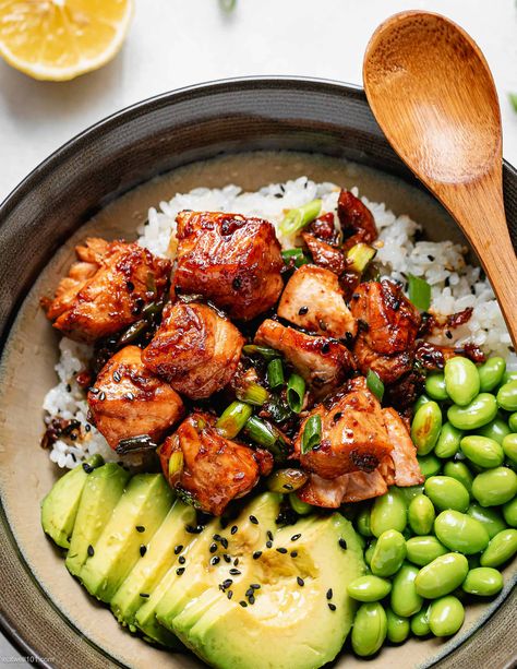 Teriyaki Salmon Bowl Recipe - #salmon #teriyaki #recipe #eatwell101 - This Teriyaki Salmon Sushi Bowl is packed full of flavor and super easy to make at home! - #recipe by #eatwell101 Teriyaki Salmon Bowl, Plats Healthy, High Protein Dinner, Healthy Bowls Recipes, Protein Dinner, Salmon Bowl, Teriyaki Salmon, Homemade Teriyaki Sauce, Healthy Bowls