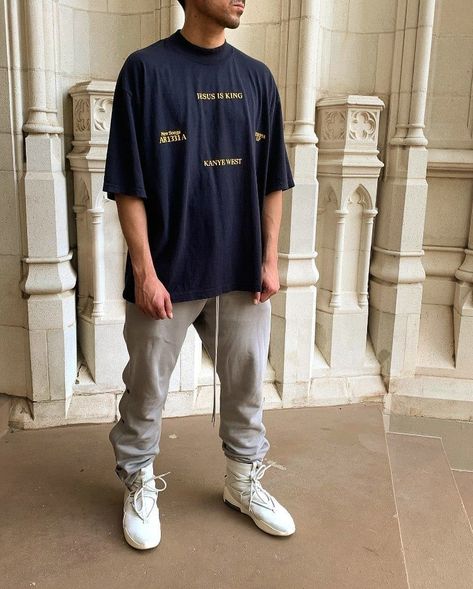 Baggy Tshirt Outfit Men, Street Menswear, Baggy Tshirt Outfit, Oversized Tshirt Outfit Men, Jogger Outfits, Baggy Tshirt, Oversize Tshirt Outfits, Highsnobiety Fashion, Yeezy Outfit