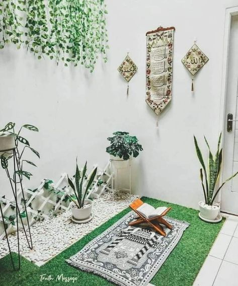 Musholla Rumah, Namaz Room, Almirah Designs For Bedroom, Praying Room, Muslim Prayer Room Ideas, Urdu Post, Prayer Room Ideas, Indian Room, Ramadan Kareem Decoration