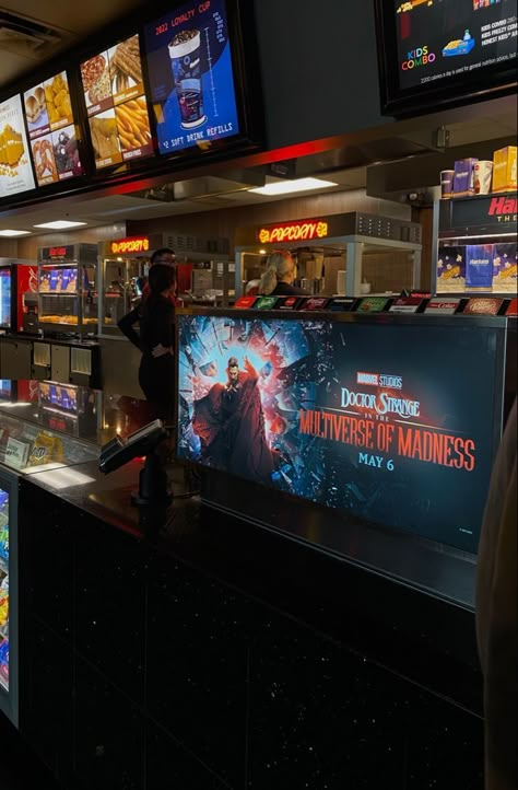 Marvel Theater Aesthetic, Marvel Fans Aesthetic, Marvel Movie Theater Aesthetic, Movie Fan Aesthetic, Movies Theater Aesthetic, Marvel Movie Theater, Comic Con Aesthetic, Marvel Universe Aesthetic, Marvel Girl Aesthetic