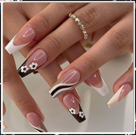 Christmas nail art is a great way to show your festive spirit! Here are some top rated ideas for you to try. Peruvian Nails, Maquillage Yeux Cut Crease, Summer Nails 2023, November Nails, Nails 2023, Acrylic Nails Coffin Short, Summer Acrylic Nails, Short Acrylic Nails Designs, Chic Nails