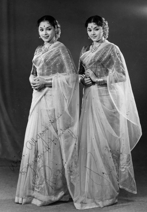 Two of the Travancore sisters trio - Ragini and Padmini Retro Bollywood, Vintage India, Indian Cinema, Indian Film, Vintage Bollywood, Indian Aesthetic, Indian Bollywood, Bollywood Stars, Rare Photos