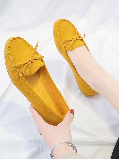 Cinderella Fashion, Classic Office, Shoes Design, Loafer Slippers, Office Shoes, Soft Classic, Yellow Shoes, Mary Jane Heels, Women's Flats