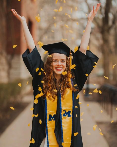 Umich Graduation Photos, Graduation 2024, Grad Photoshoot, Grad Pics, Photoshoot Inspo, Graduation Photos, 2024 Vision, The Flowers, Photoshoot Ideas