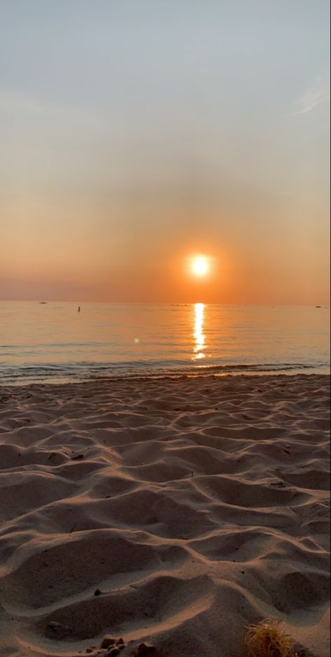 South Haven Michigan Beach, South Haven Michigan, South Haven Mi, Cowgirl Life, 25 Birthday, Michigan Beaches, South Haven, Senior Trip, Sunset Background