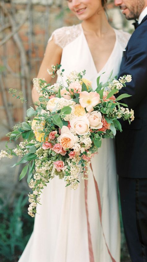 Italy Destination Wedding, Unique Wedding Bouquet, Wedding Bouquets Bride, Tuscan Wedding, Destination Wedding Inspiration, Cascade Bouquet, Diy Wedding Bouquet, Tuscany Wedding, Wedding Flower Arrangements