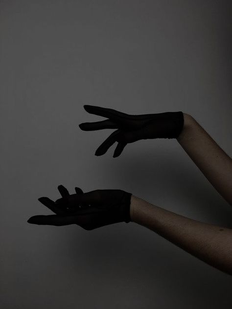 Black Gloves Aesthetic, Aesthetic Gloves, Gloves Photography, Black Dress Aesthetic, Aesthetic Marketing, Gloves Aesthetic, Juliette Ferrars, Skin Bar, Black Lotus