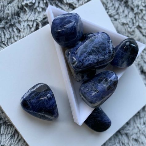 Sodalite Aesthetic, Pretty Crystals, Kyanite Crystal, Sodalite Crystal, Crystal Aesthetic, Crystal Power, Silver Heart Pendant, Witch Aesthetic, Heart Gemstone