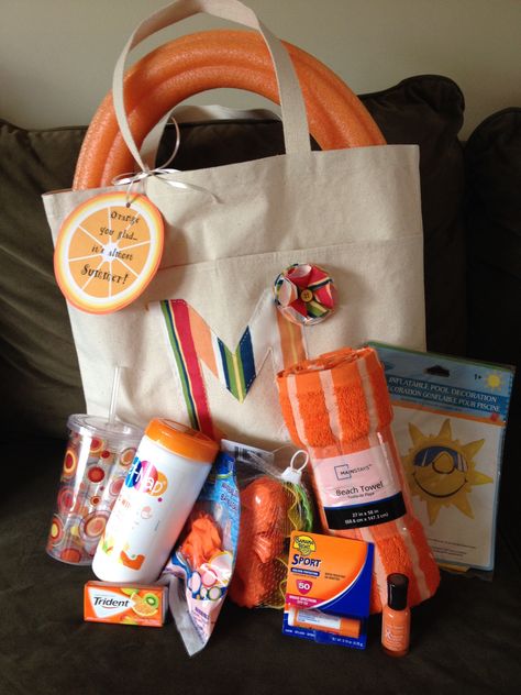 Orange you glad it's almost summer!  Gift tote for teacher Summer Appreciation Gifts, Summer Coworker Gifts, Summer Basket For Teacher, Summer Gift For Teachers, Summer Gift Ideas For Women, Summer Gift Basket Ideas For Women, Summer Giveaway Ideas, Teacher Summer Gift Basket, Summer Gifts For Teachers